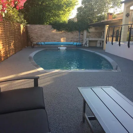 Jolie Villa, Piscine, 10min Centre Ville, Wifi Villa