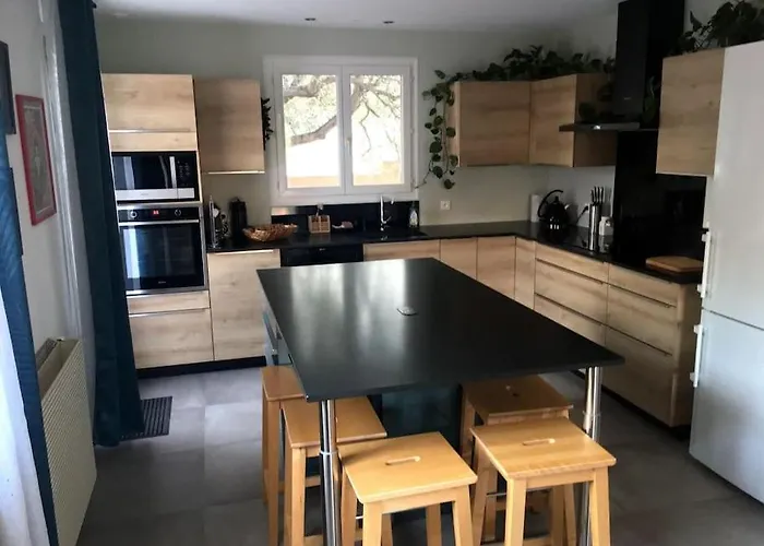Βίλα Jolie Villa, Piscine, 10min Centre Ville, Wifi